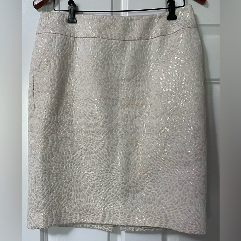 4 for $20 special 
Ann Taylor Loft Fully Lined Ivory with Goldish Pattern Skirt